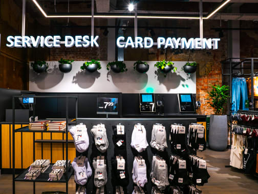 C&A is demonstrating its dedication for customer focused service also at the checkouts, where our customers can choose the way they want to pay: At a cash desk or via a self-service checkout if they prefer to pay by card and simply want to “scan & go”.
