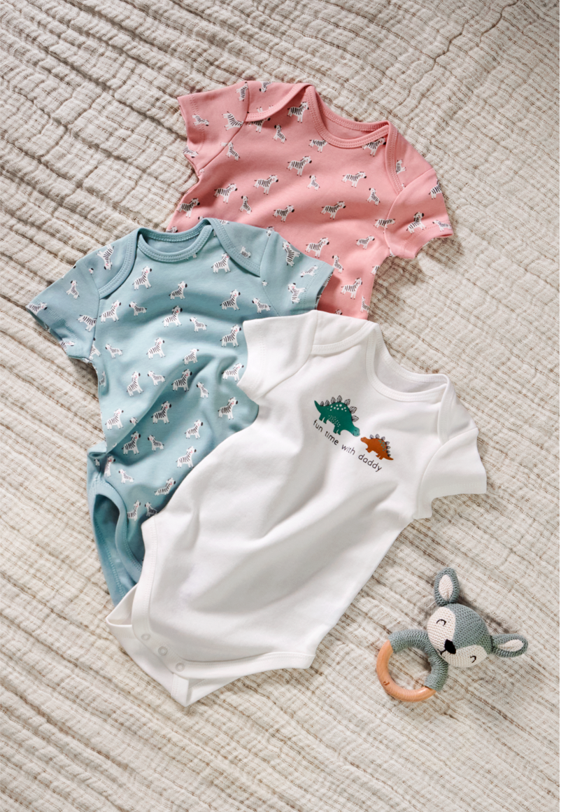 Preemie clothing: Onesies for premature babies in various colours